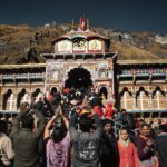 people at shree badrinath temple in india