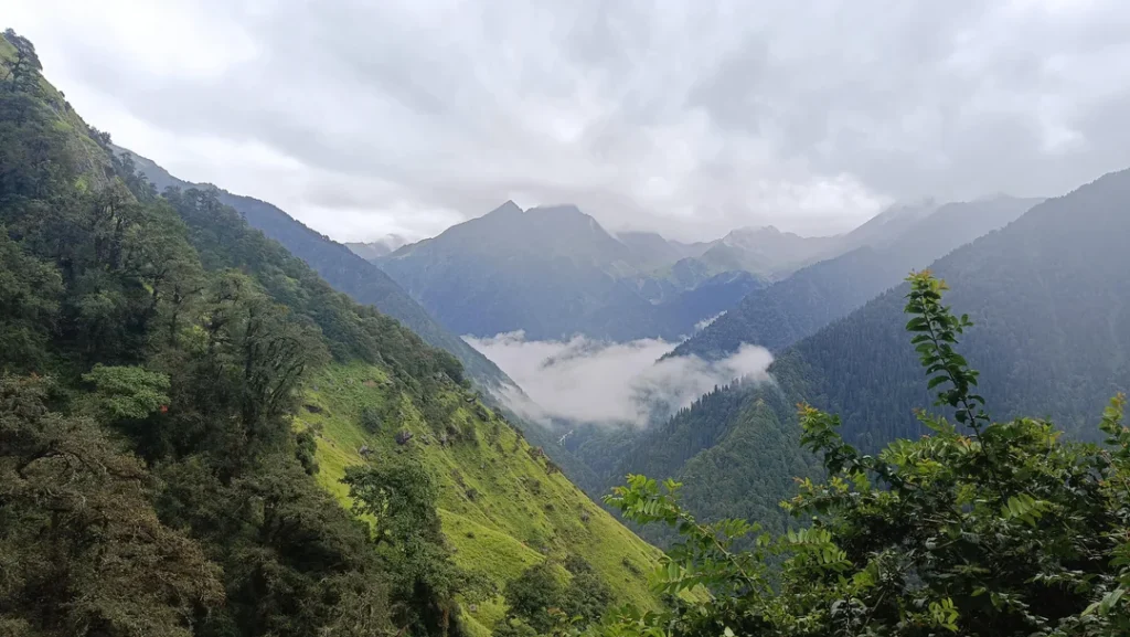 trekking route of madmaheswar trek