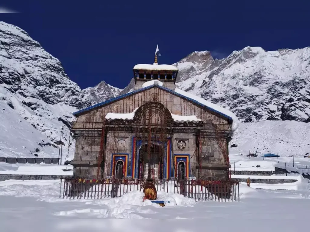 uttarakhand-kedarnath-dham-receives-heavy-snowfall