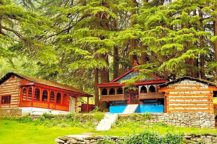 Bijli Mahadev Temple – Lightning Shiva Shrine, Kullu