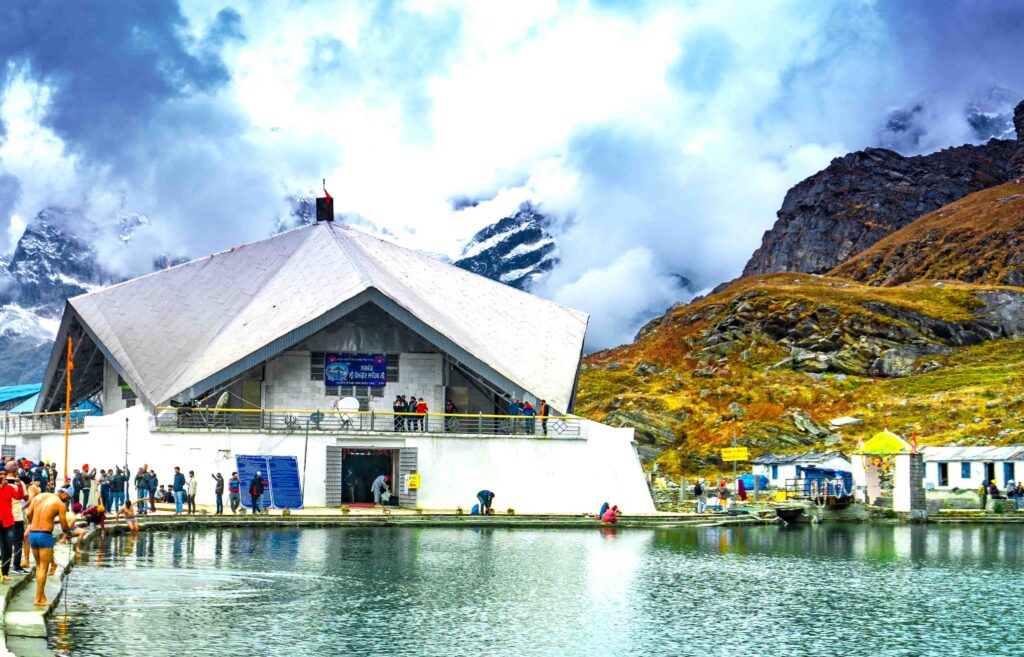 Hemkund Sahib Uttarakhand: Trek, History & Travel Guide