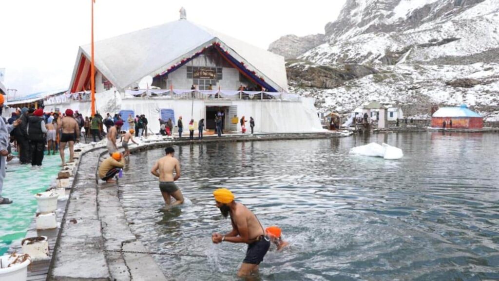 Hemkund Sahib Uttarakhand: Trek, History & Travel Guide