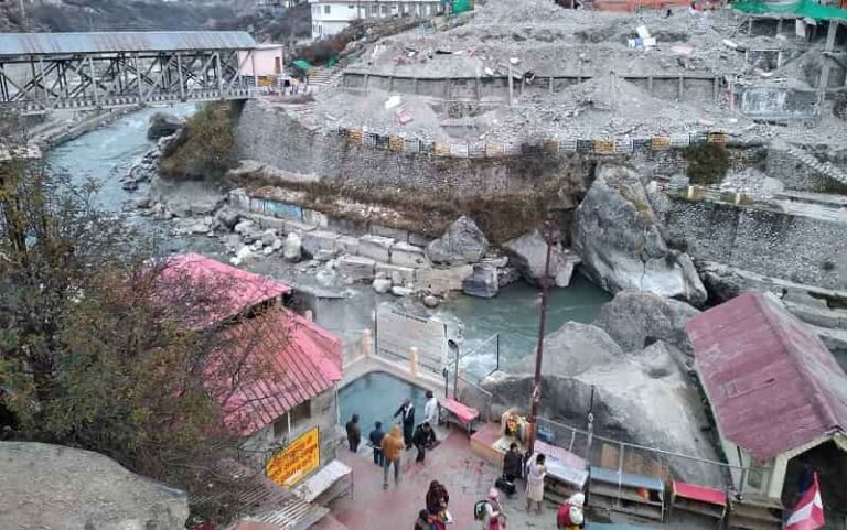 Tapt Kund Badrinath – Hot Springs of Badrinath Temple