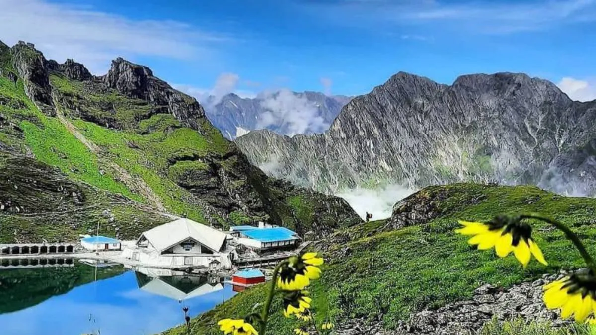 Hemkund Sahib Uttarakhand: Trek, History & Travel Guide