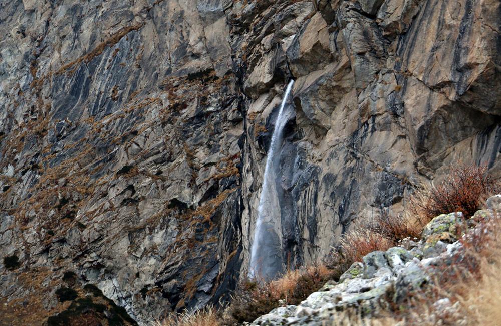 Vasudhara Falls Uttarakhand – Scenic Himalayan Waterfall