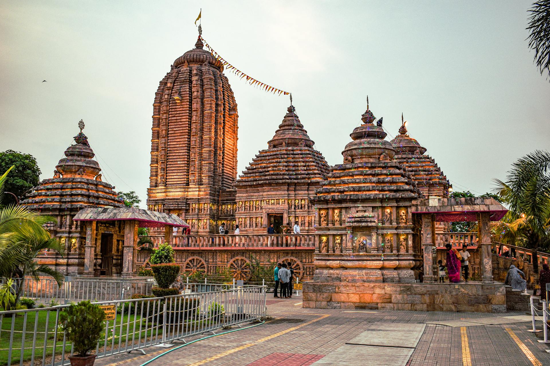 Jagannath Puri Temple Darshan Guide & Travel Information