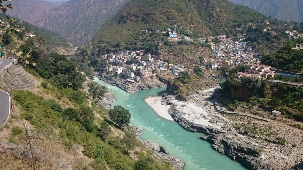 Devprayag Uttarakhand – Sacred Confluence & Travel Guide