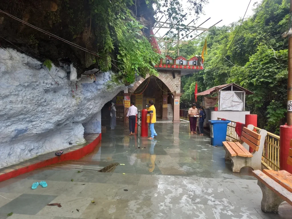 Tapkeshwar Temple Dehradun – History, Timings & Travel