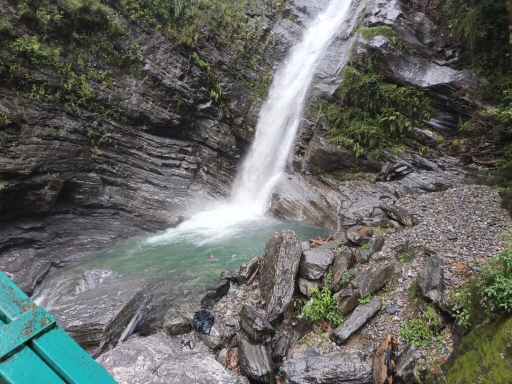 waterfall near madmaheswar temple