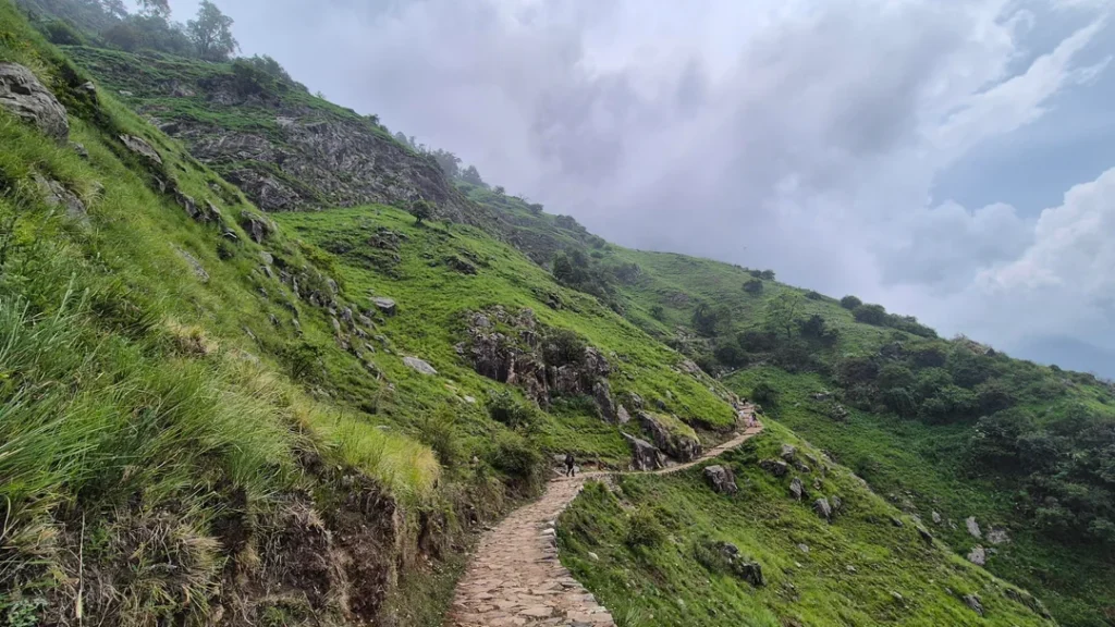 trekking route of madmaheswar