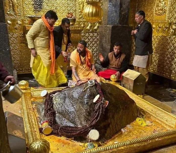 inside the kedarnath temple